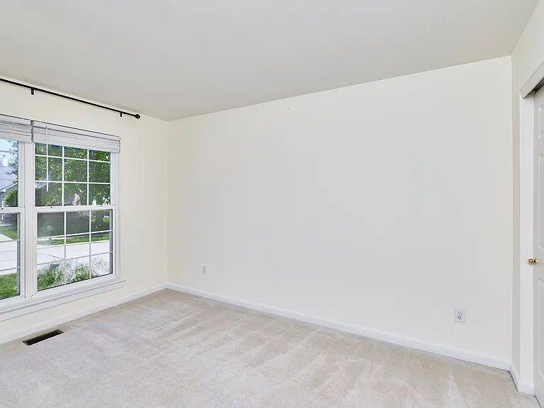 7073 Black Horse Dr — Photo 15