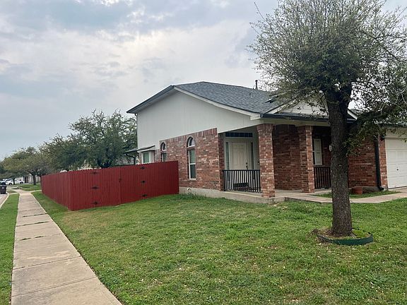 3rd image of 3730 Castle Rock Dr
