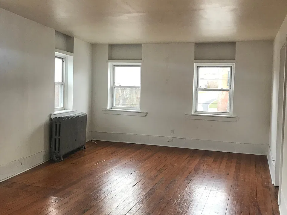 15 E Main St #4