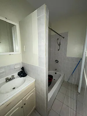 Rented by Safdie Realty Group | media 14