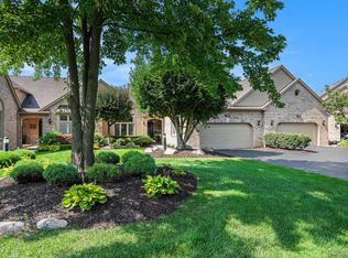 2221 Juniper Ct, Shelby Township, MI 48316