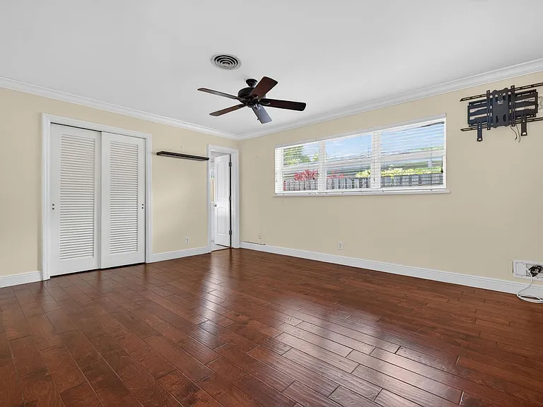 701 SW 5th St #701 — Photo 9