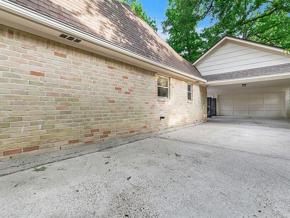 2nd image of 2402 Villa Creek Dr