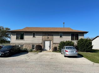 6012 Boxwood Dr, Rockford, IL 61114
