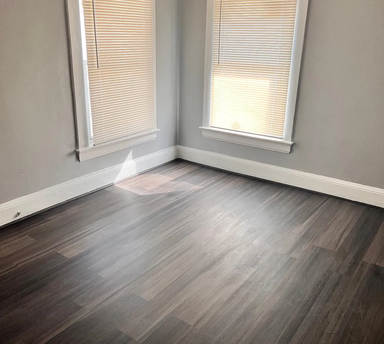 3347 N Detroit Ave — Photo 2