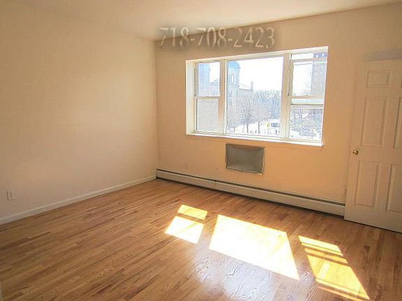 5th image of 722 E 211th St