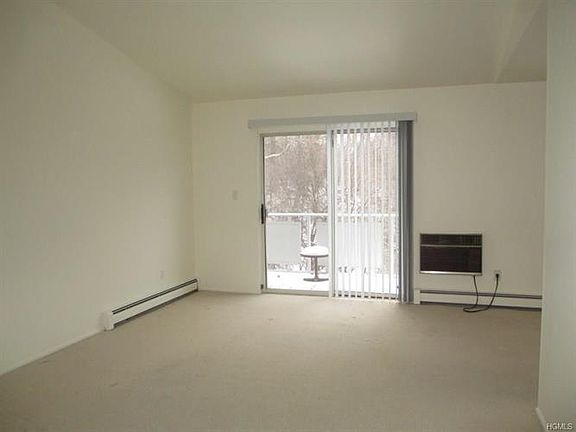 5th image of 100 Hillside Dr APT B14