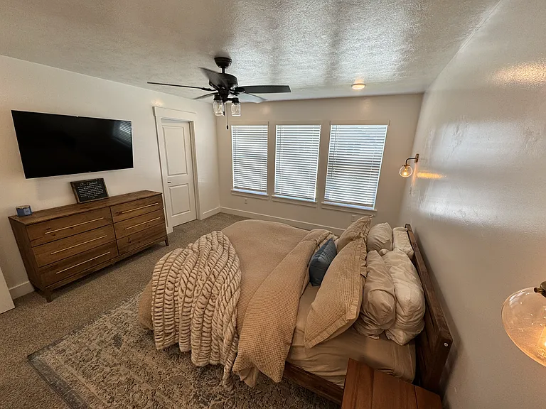 355 W 3085 S — Photo 43