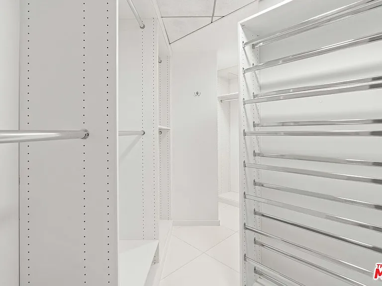 13700 Marina Pointe Dr #1915 — Photo 22