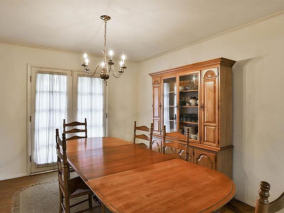 4th image of 825 Montmartre Ct