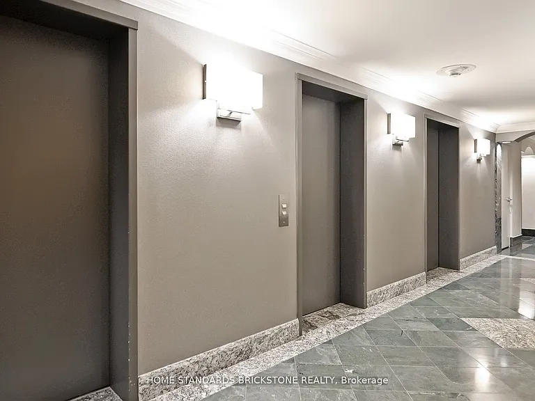 110 Bloor St W #1009 — Photo 49