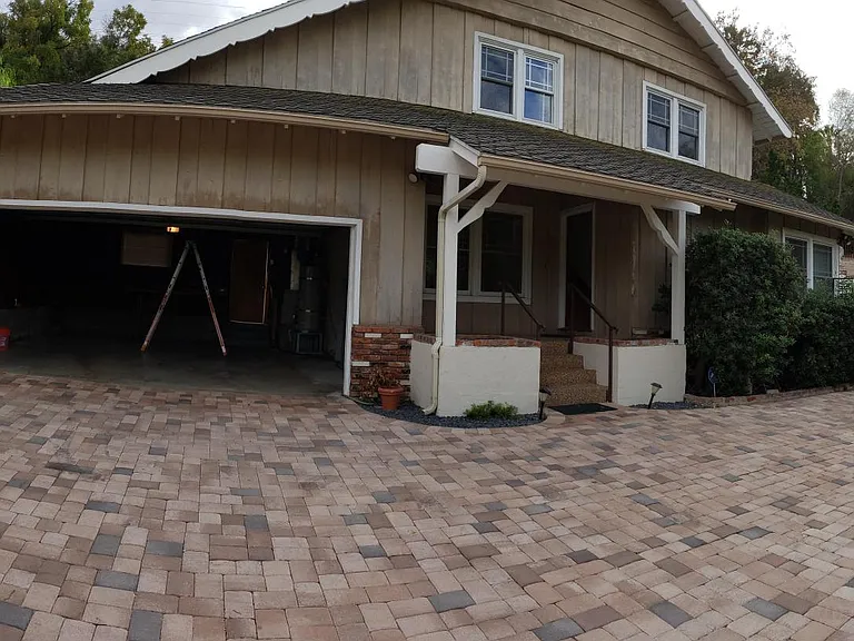 22204 Avenue San Luis — Photo 2