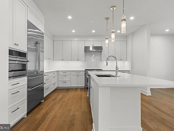 5th image of 110 Park Ave #320