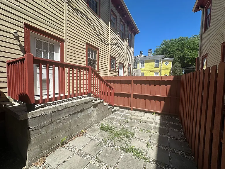 303 W Waldburg St — Photo 21