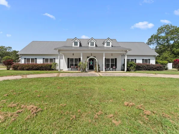 179 Village Cir, Cochran, GA 31014