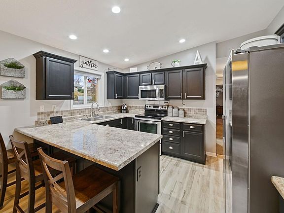 4th image of 950 Eulaine Cir