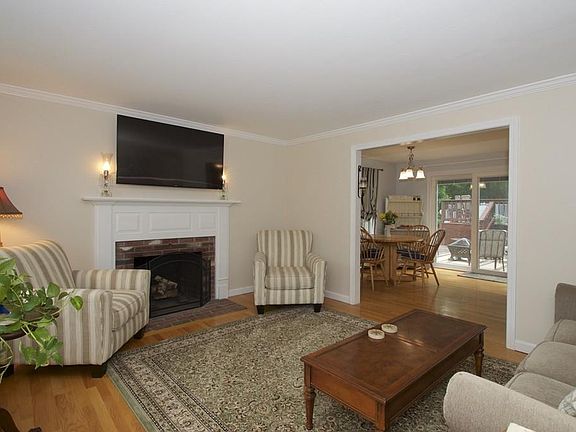 5th image of 95 Woodbrook Ln