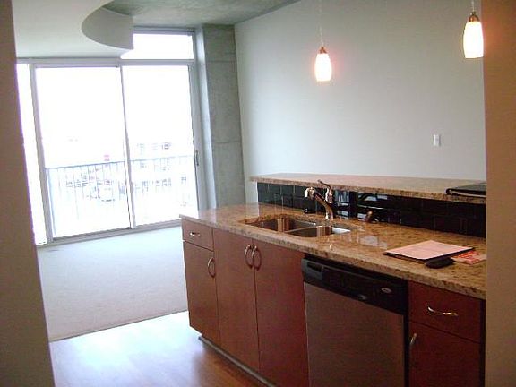 4th image of 301 Demonbreun St Unit 410