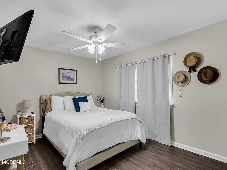 375 Kildare Dr — Photo 22