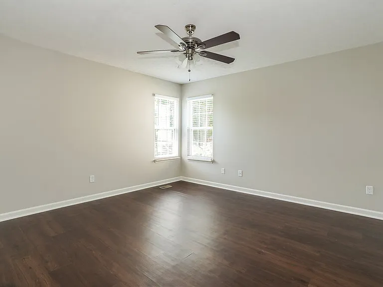 1207 Cedarbend Dr — Photo 10