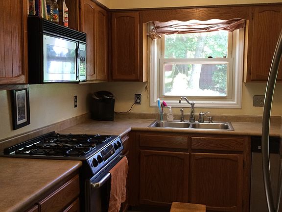 5th image of 4 Spring Valley Ct