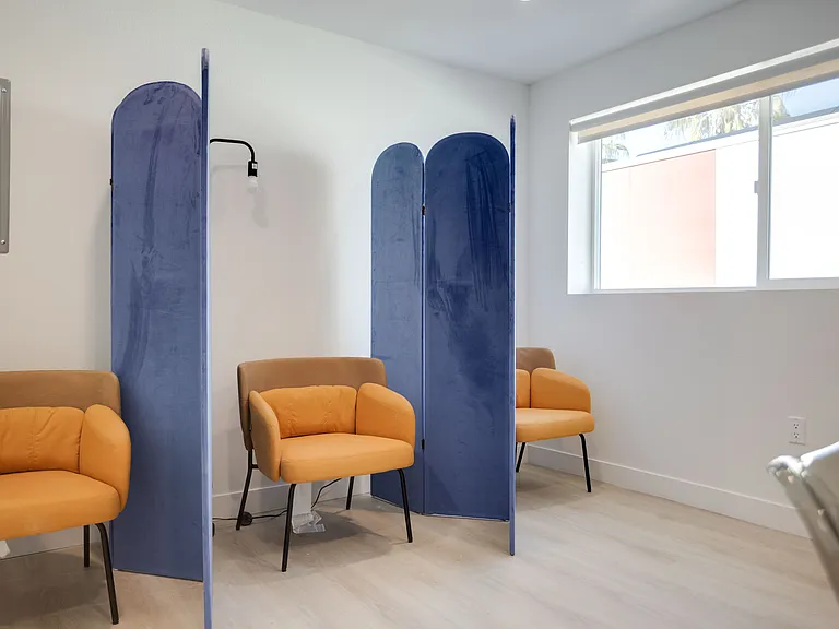 1224 W 37th Pl — Photo 36