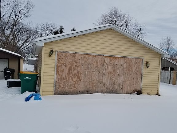 5th image of 239 Arnold St