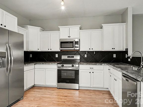 4th image of 532 Sansberry Dr