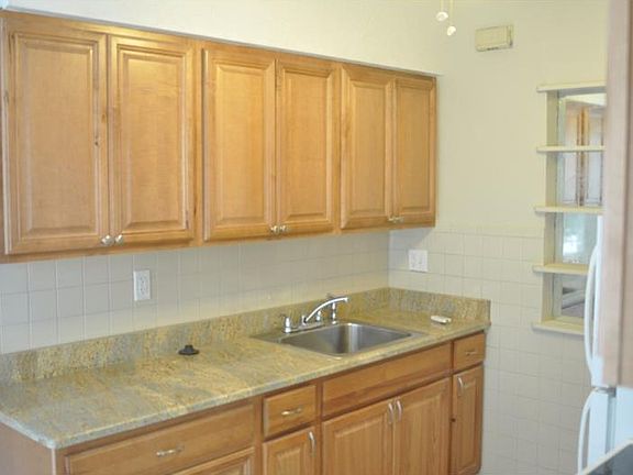 3rd image of 515 12th Ave NE APT 2