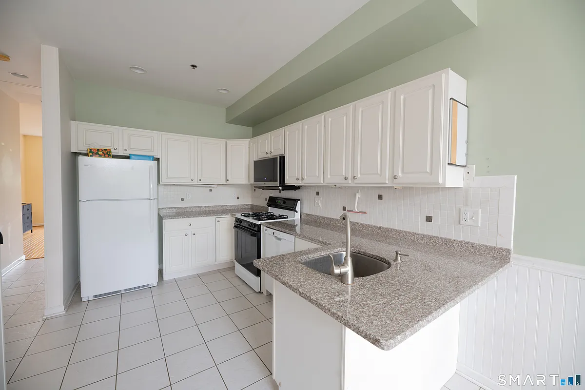 Building Photo - 291 Silverbrook Rd #4