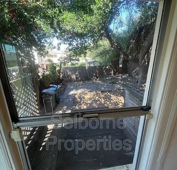 1424 E 20th St — Photo 62