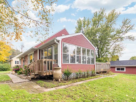 2nd image of 3006 Birch Dr