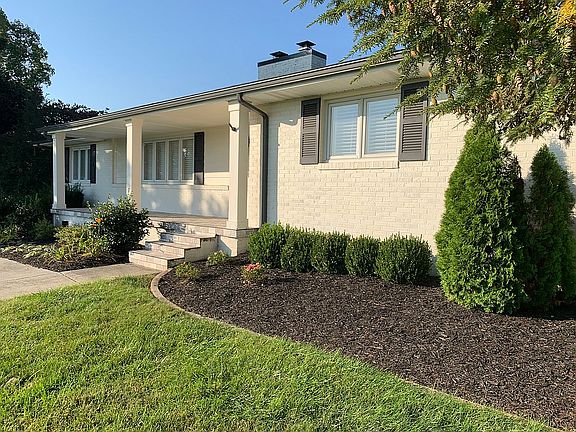 3rd image of 7001 Wellington Dr