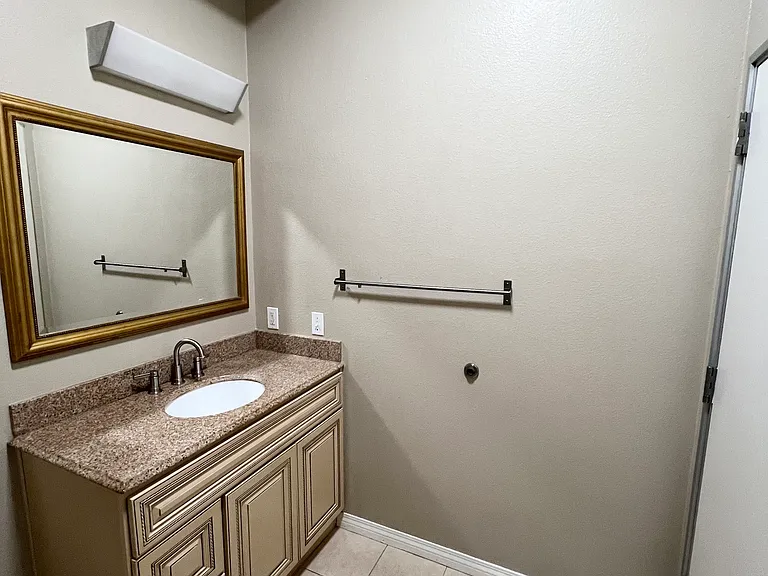 323 E Dayman St #1 — Photo 15