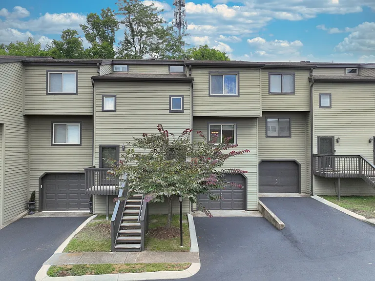 215 Summit Ridge Dr — Photo 58