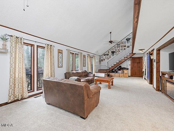 5th image of 658 Tucker Rd