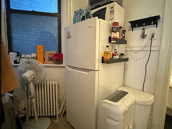 4th image of 160 1st Ave APT 4B