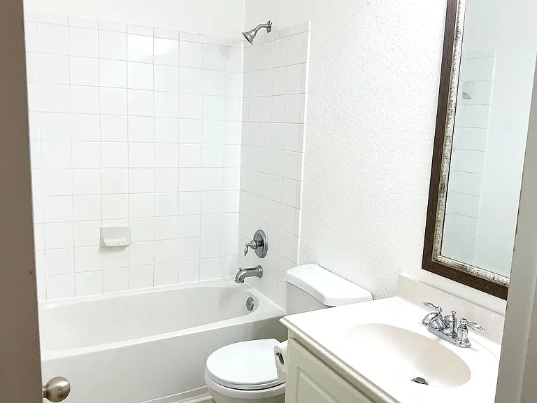 4435 Wellington Grove Ln — Photo 16
