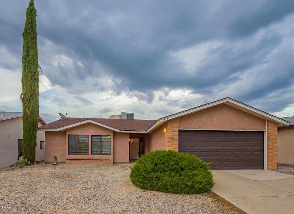 1st image of 214 N Schrader Ln