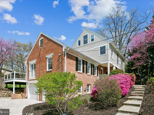 1305 Key Dr, Alexandria, VA 22302