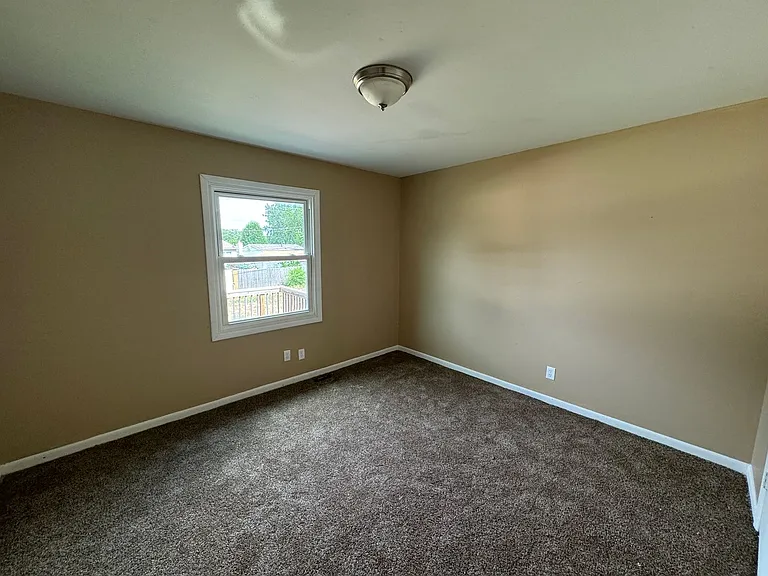 321 19th Avenue Ct W — Photo 3