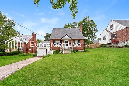 5569 Raceview Ave Photo 1