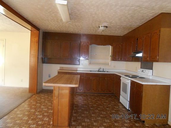 4th image of 8011 Summit Dr