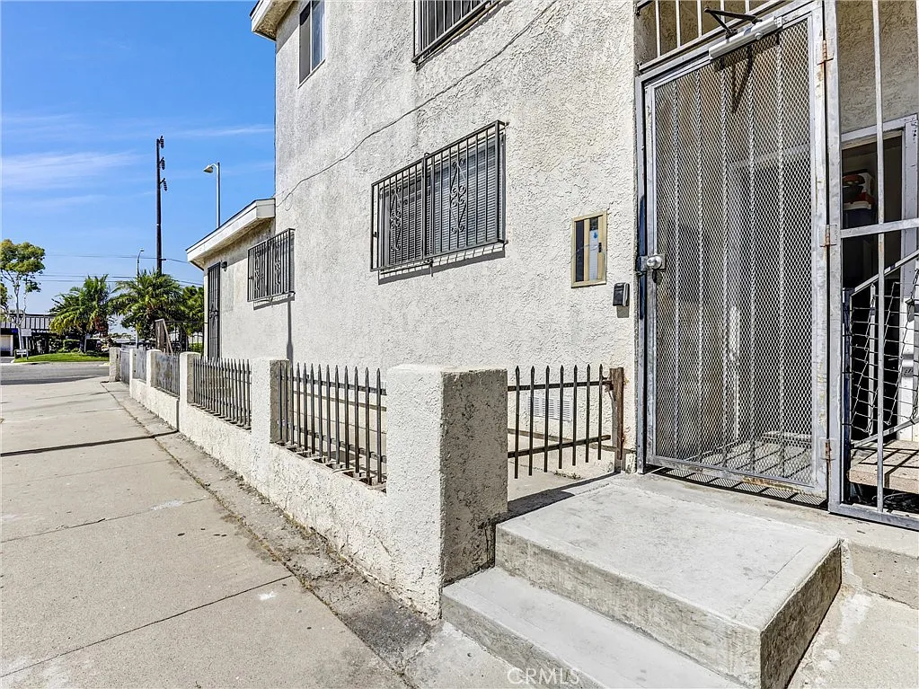3 bed, 1100 sqft, $3,250 — Photo 3