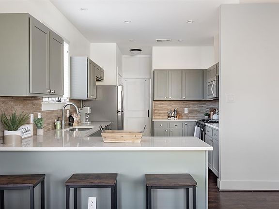 4th image of 4200 Valley View Rd #A