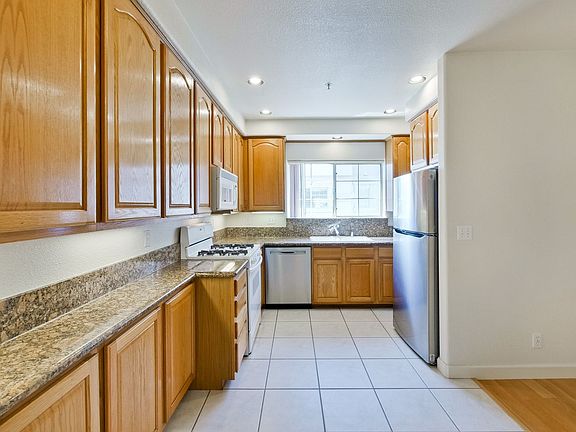 2nd image of 970 Wisteria Ter
