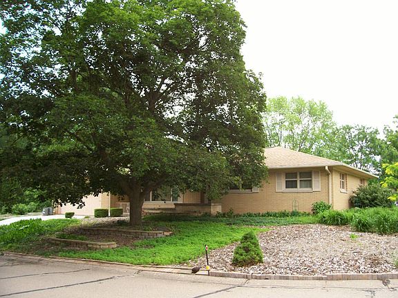 3rd image of 306 22nd Avenue Ct