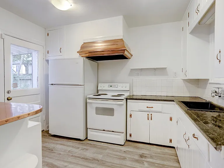 3919 Amherst St — Photo 8