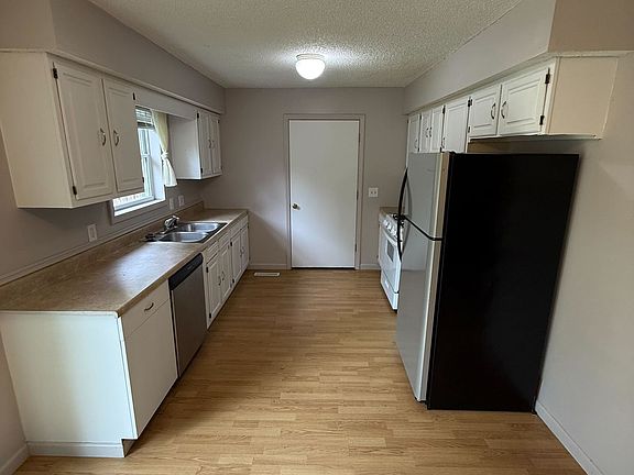 5th image of 1404 Larsen Ln