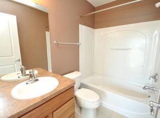 931 Ledgestone Dr, Mahtomedi, MN 55115